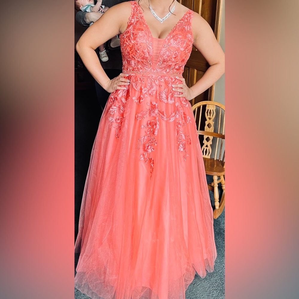 Prom Dress! Size 5, color: choral